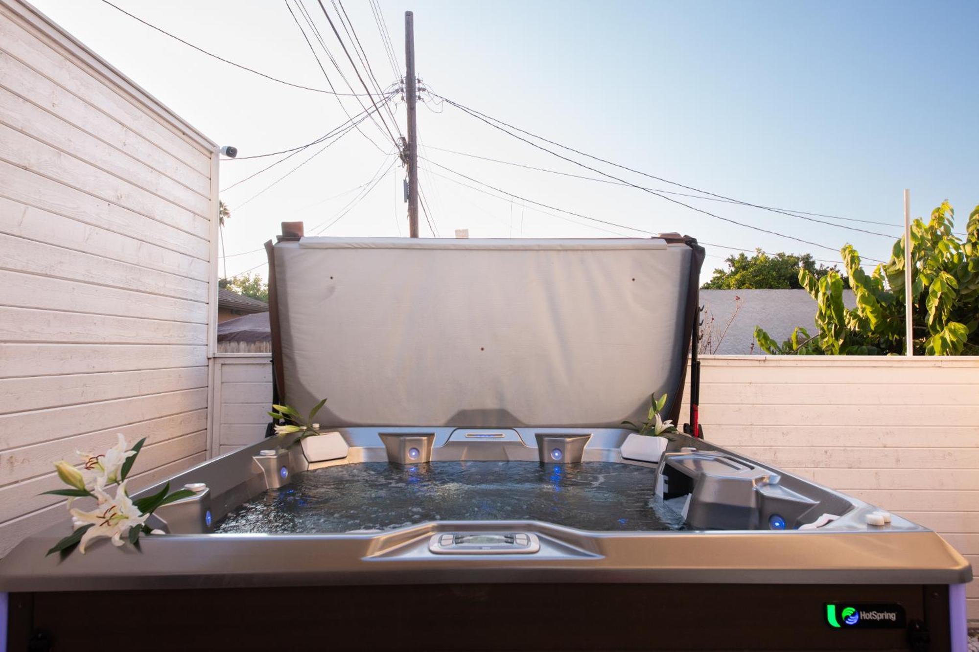Spacious Luxury In The Heart Of La! Free Parking And Jacuzzi Pousada