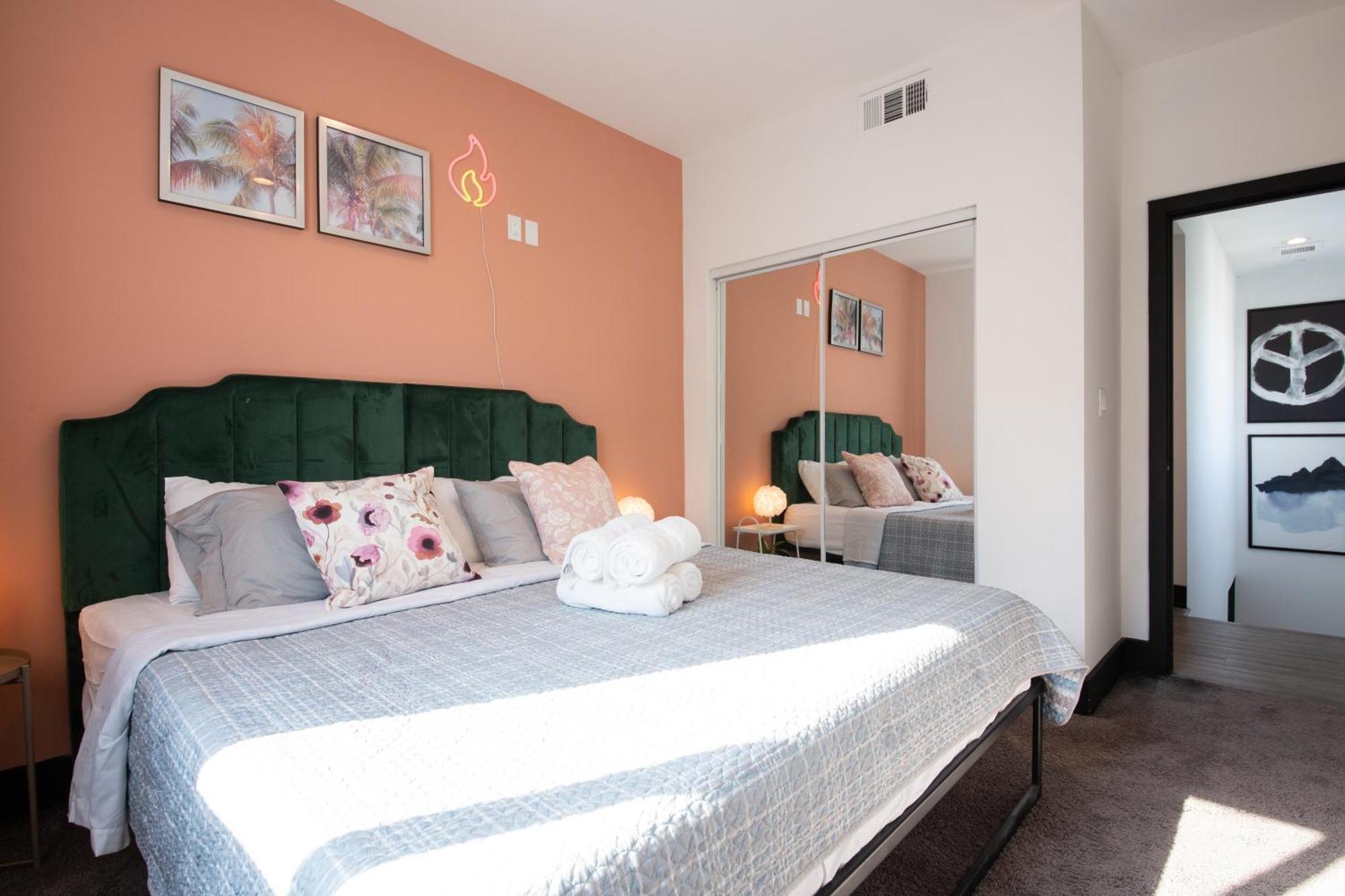 Pousada Spacious Luxury In The Heart Of La! Free Parking And Jacuzzi