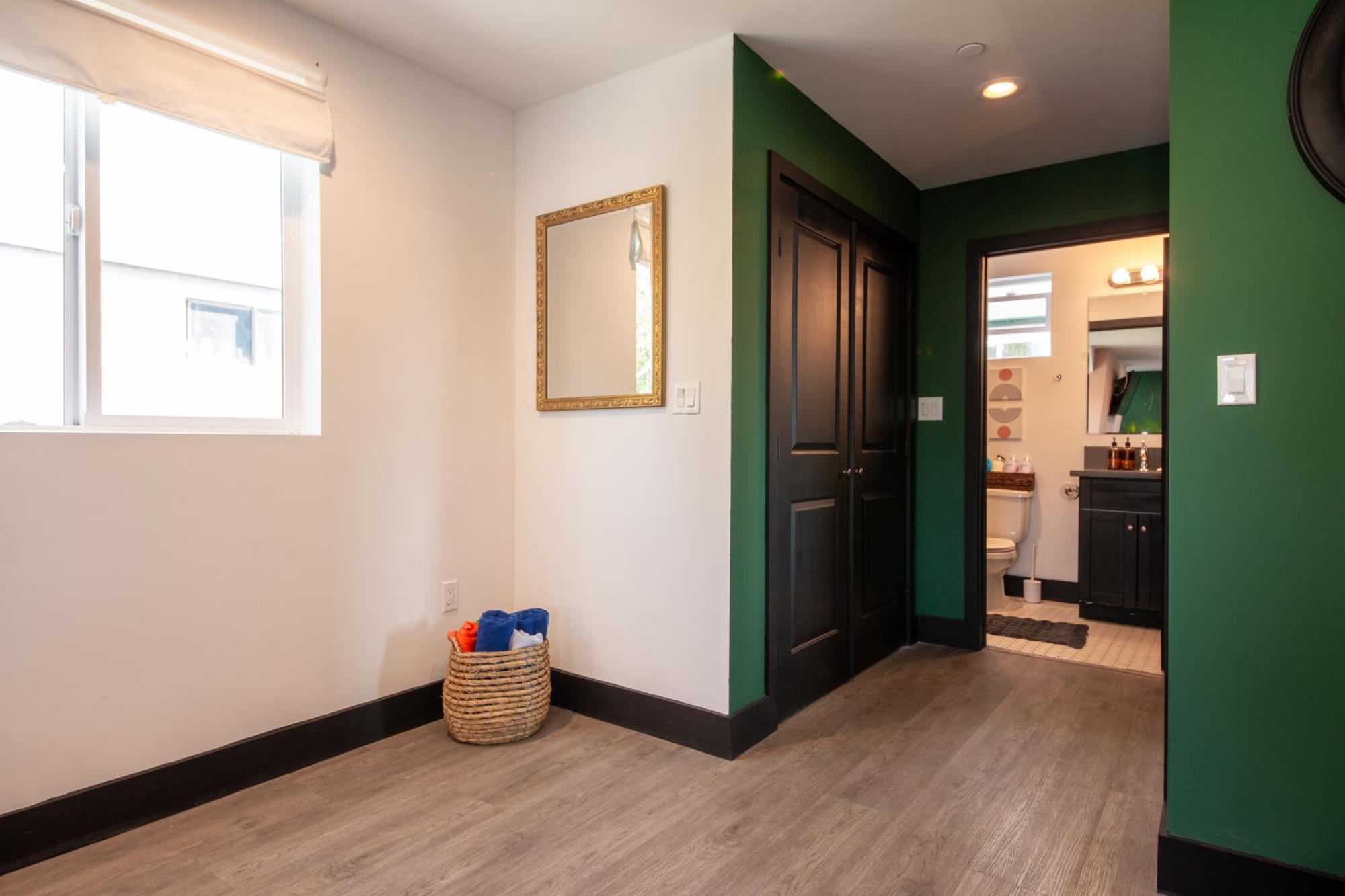 Spacious Luxury In The Heart Of La! Free Parking And Jacuzzi Pousada *