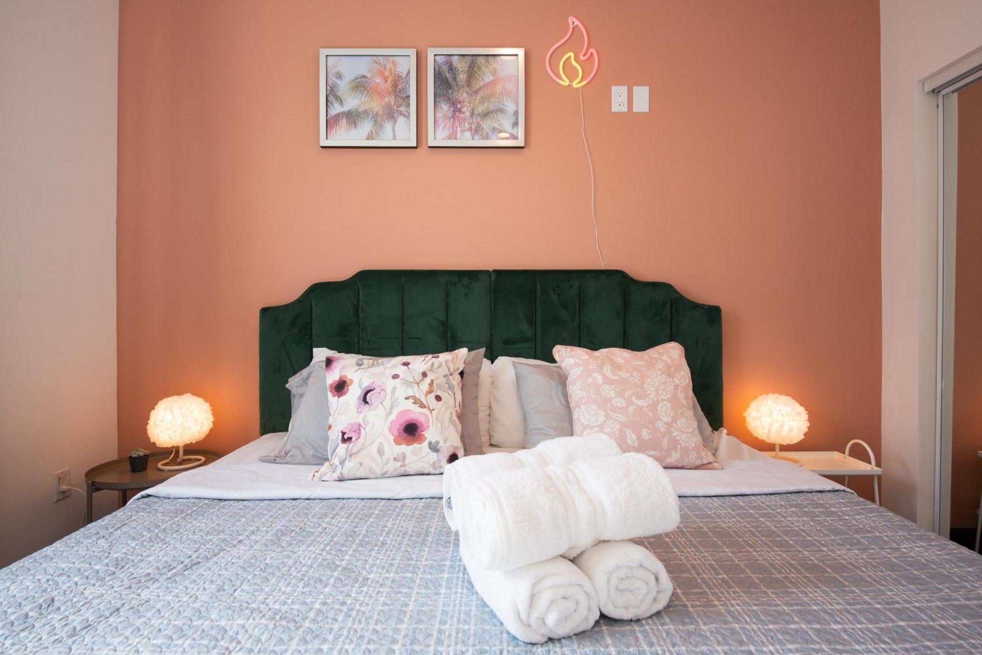 Pousada Spacious Luxury In The Heart Of La! Free Parking And Jacuzzi Los Angeles