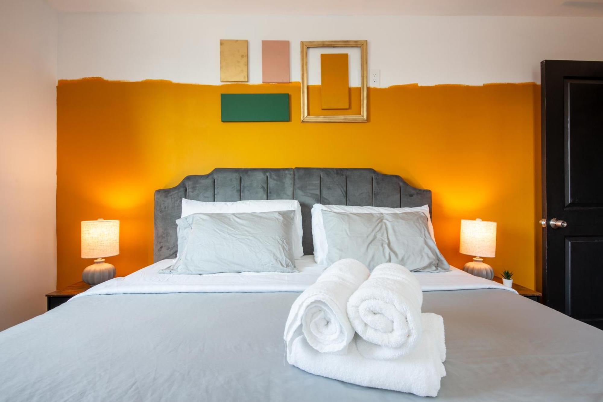 Pousada Spacious Luxury In The Heart Of La! Free Parking And Jacuzzi