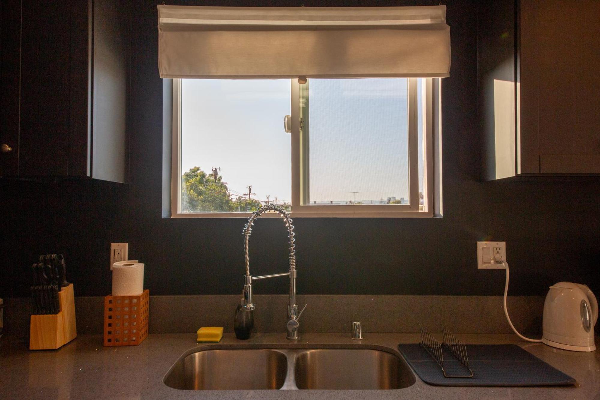 Pousada Spacious Luxury In The Heart Of La! Free Parking And Jacuzzi