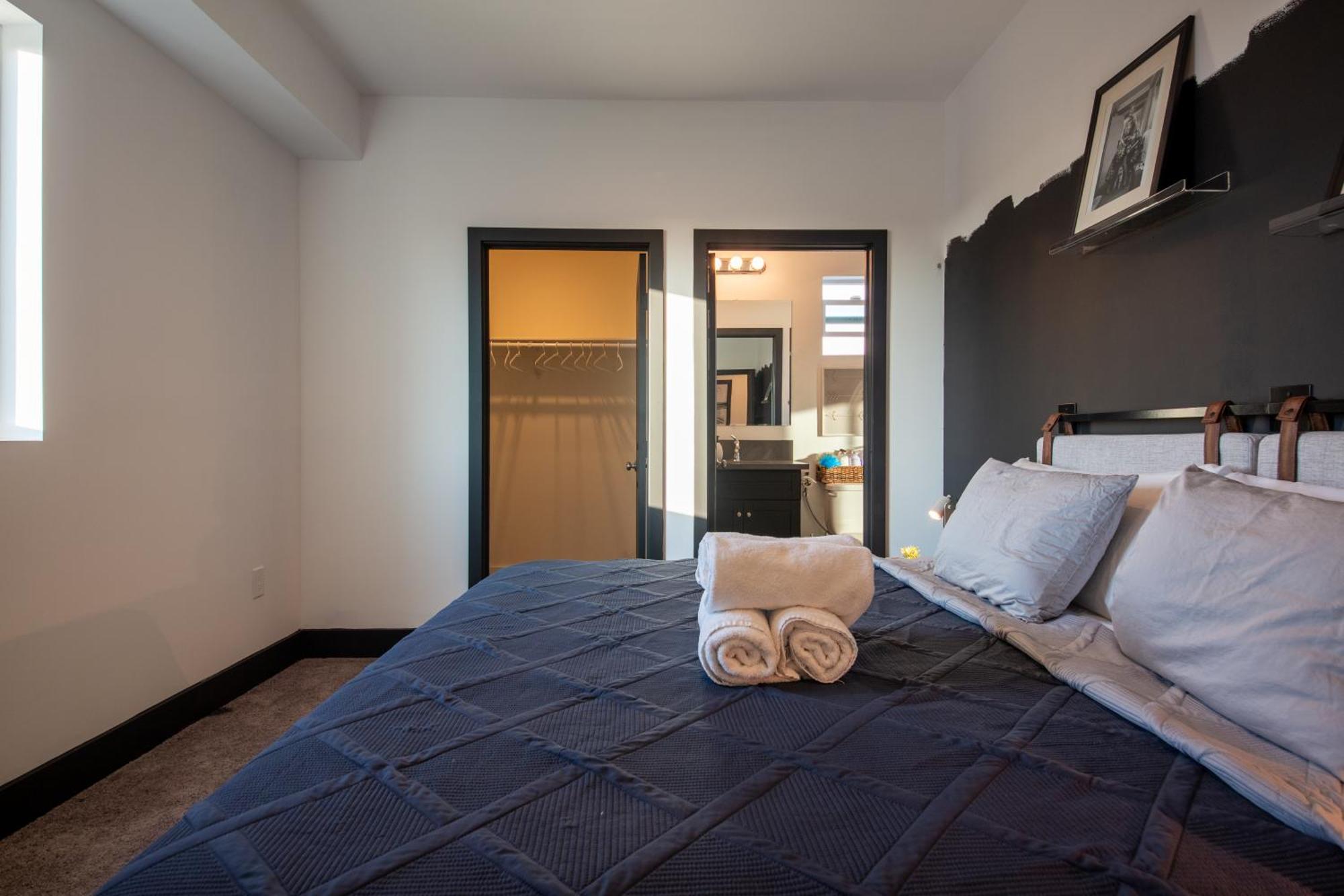 Spacious Luxury In The Heart Of La! Free Parking And Jacuzzi Pousada