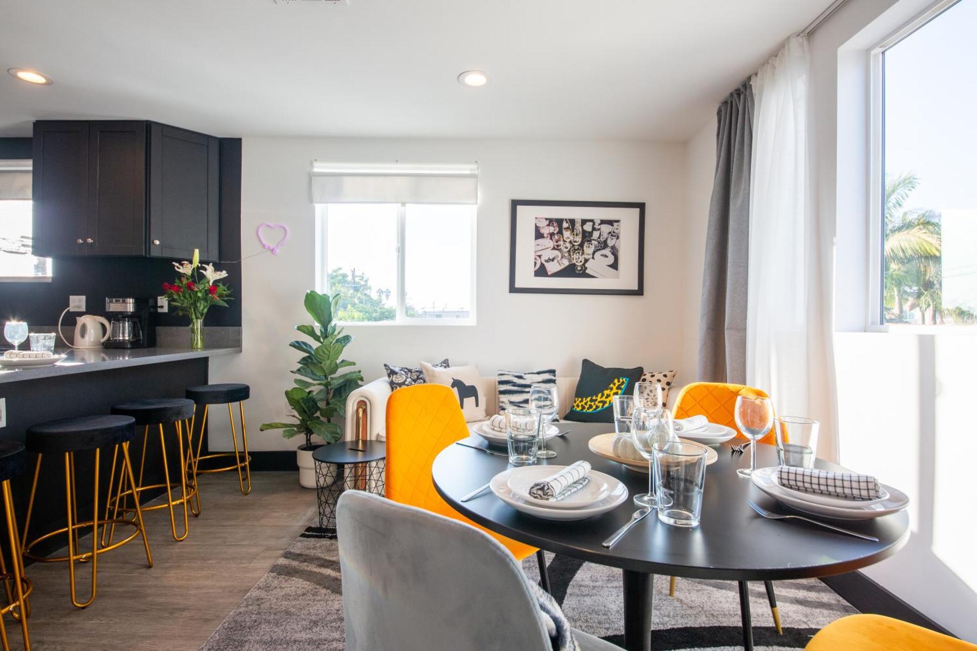 Spacious Luxury In The Heart Of La! Free Parking And Jacuzzi Pousada *