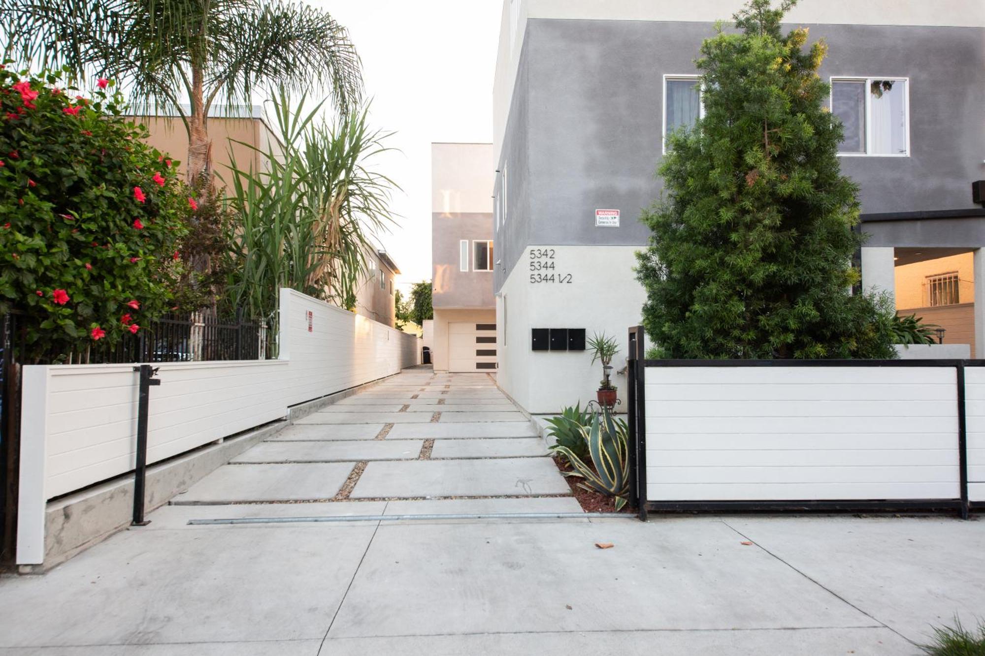 Spacious Luxury In The Heart Of La! Free Parking And Jacuzzi Pousada