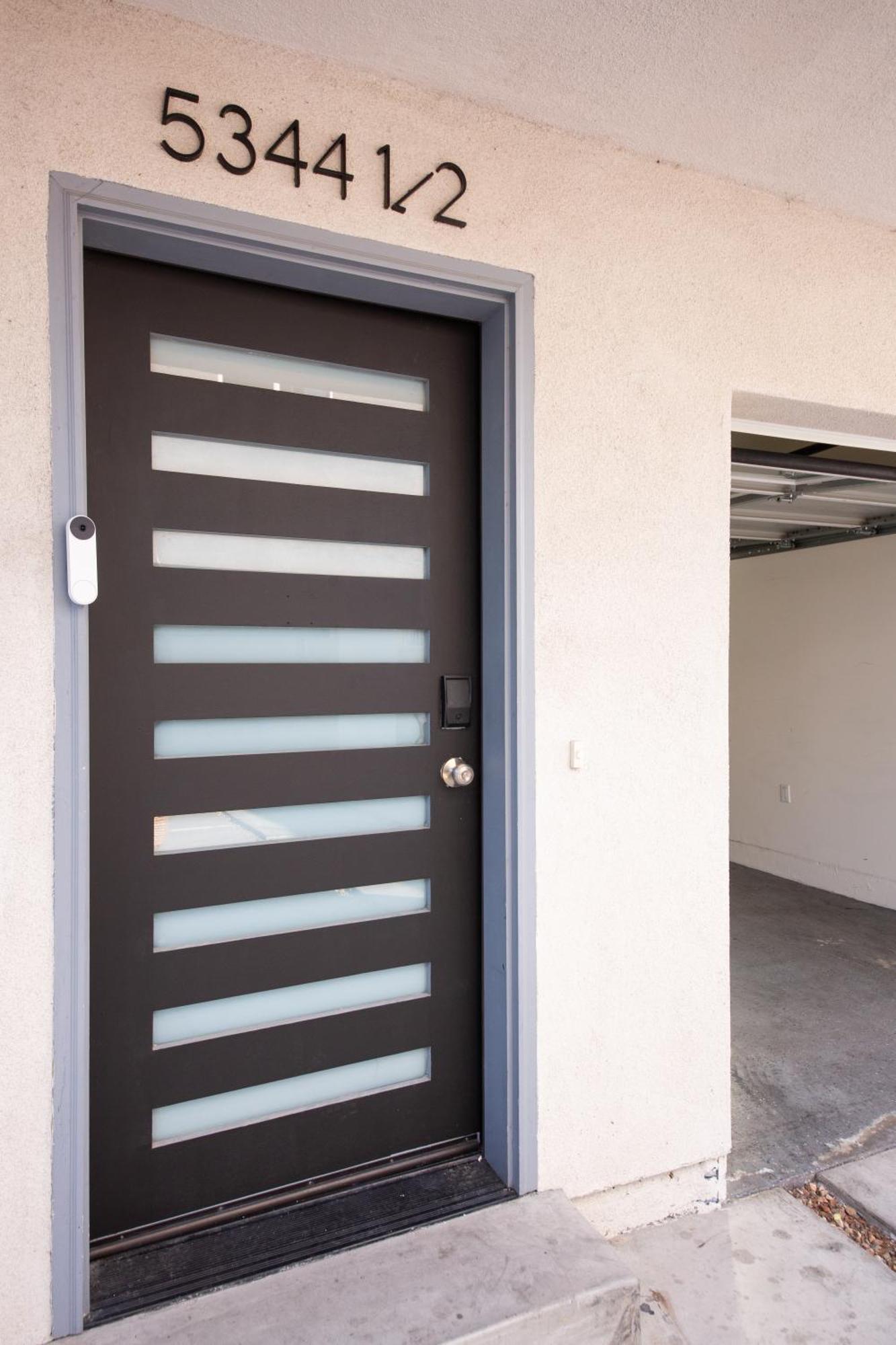 Spacious Luxury In The Heart Of La! Free Parking And Jacuzzi Los Angeles