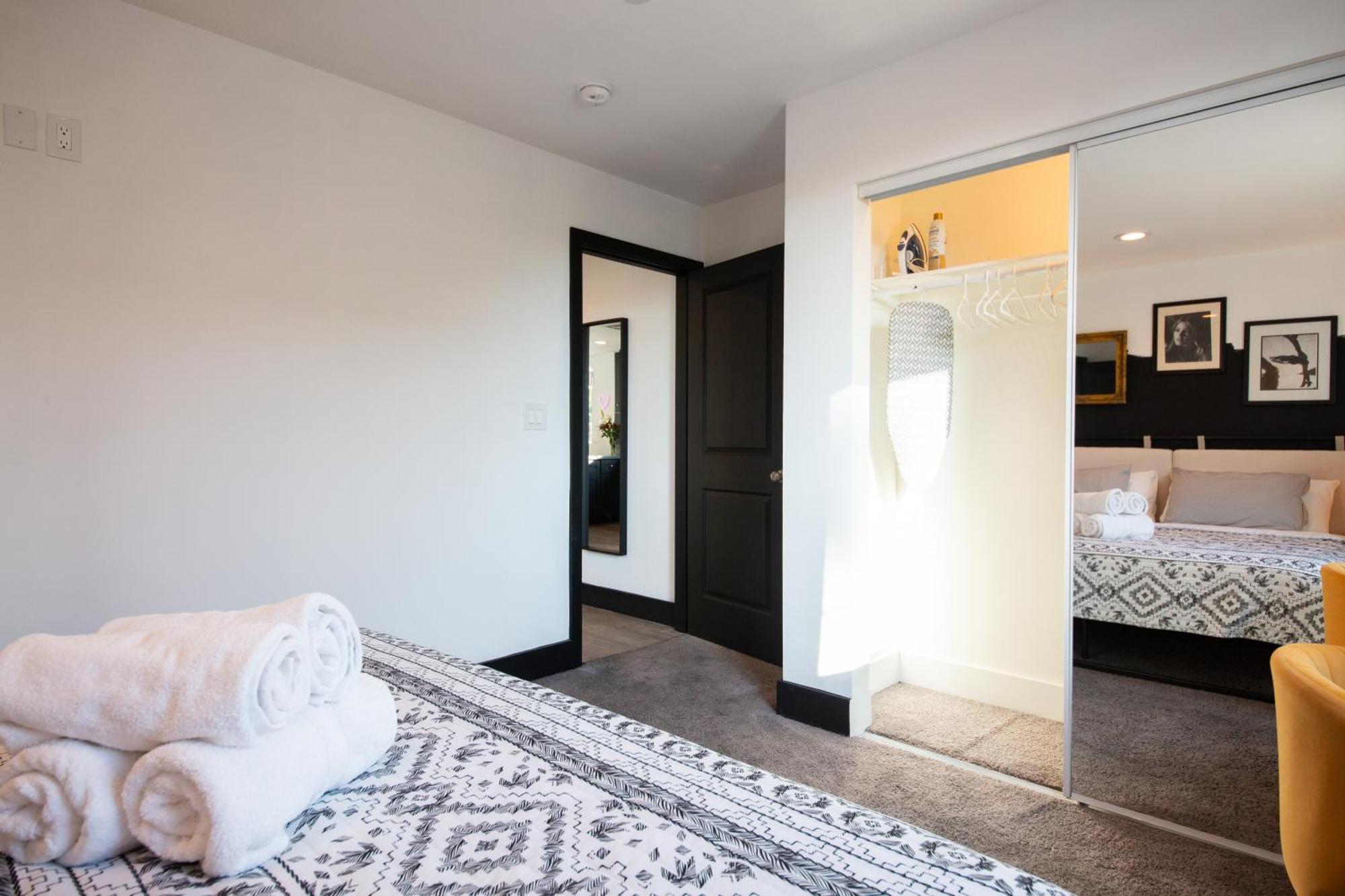 Spacious Luxury In The Heart Of La! Free Parking And Jacuzzi Pousada