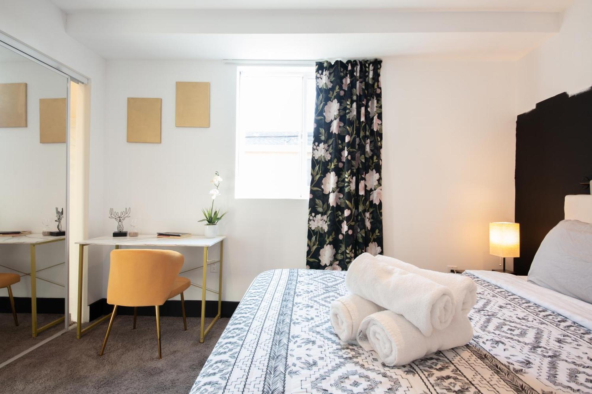 Pousada Spacious Luxury In The Heart Of La! Free Parking And Jacuzzi