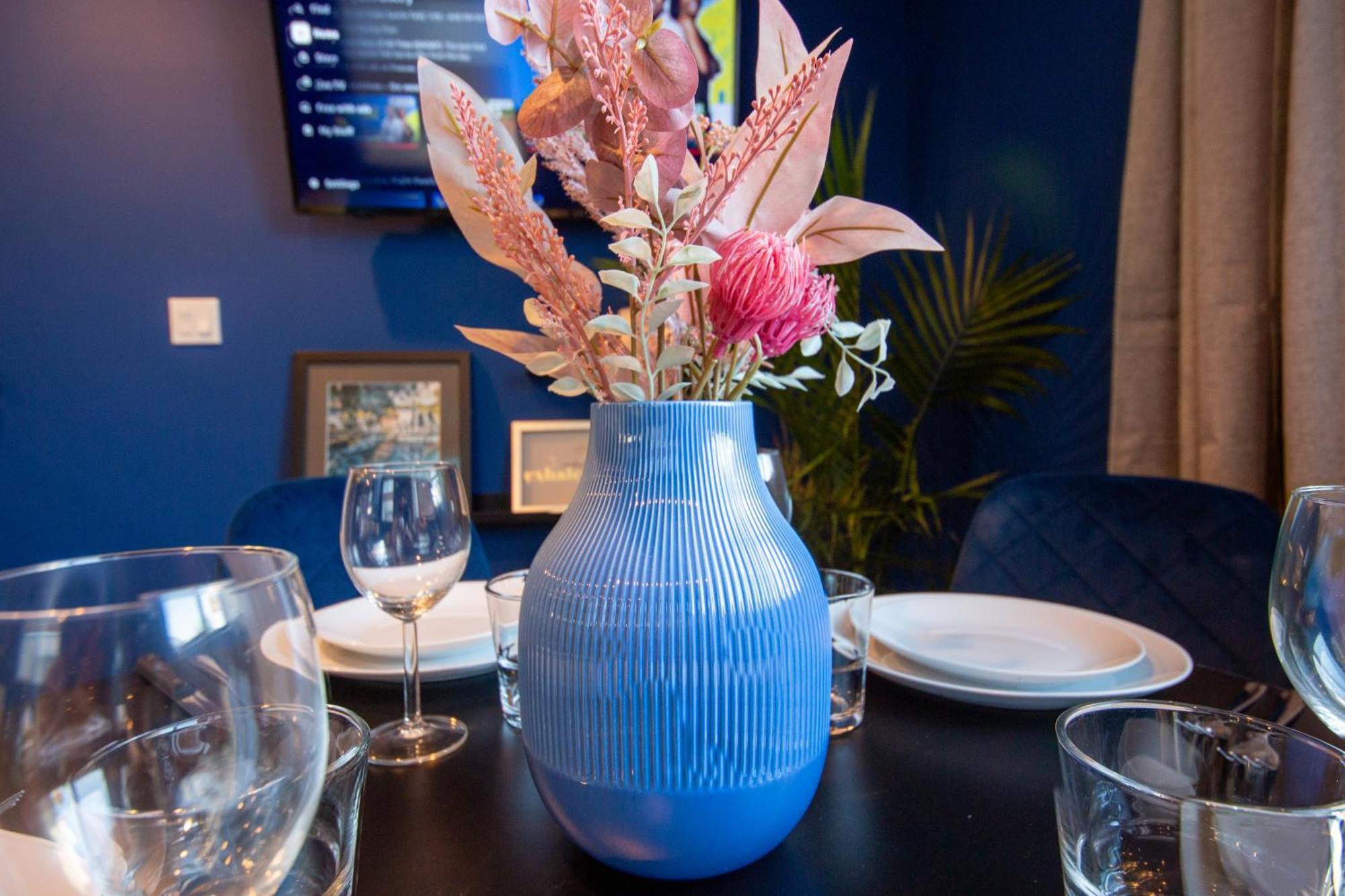 Pousada Spacious Luxury In The Heart Of La! Free Parking And Jacuzzi