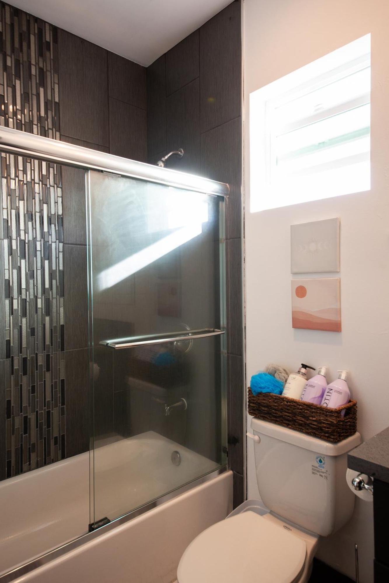 Pousada Spacious Luxury In The Heart Of La! Free Parking And Jacuzzi *